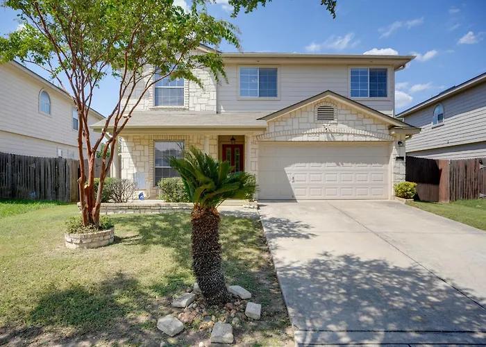 San Antonio Home With Pool Access Near Lackland Afb